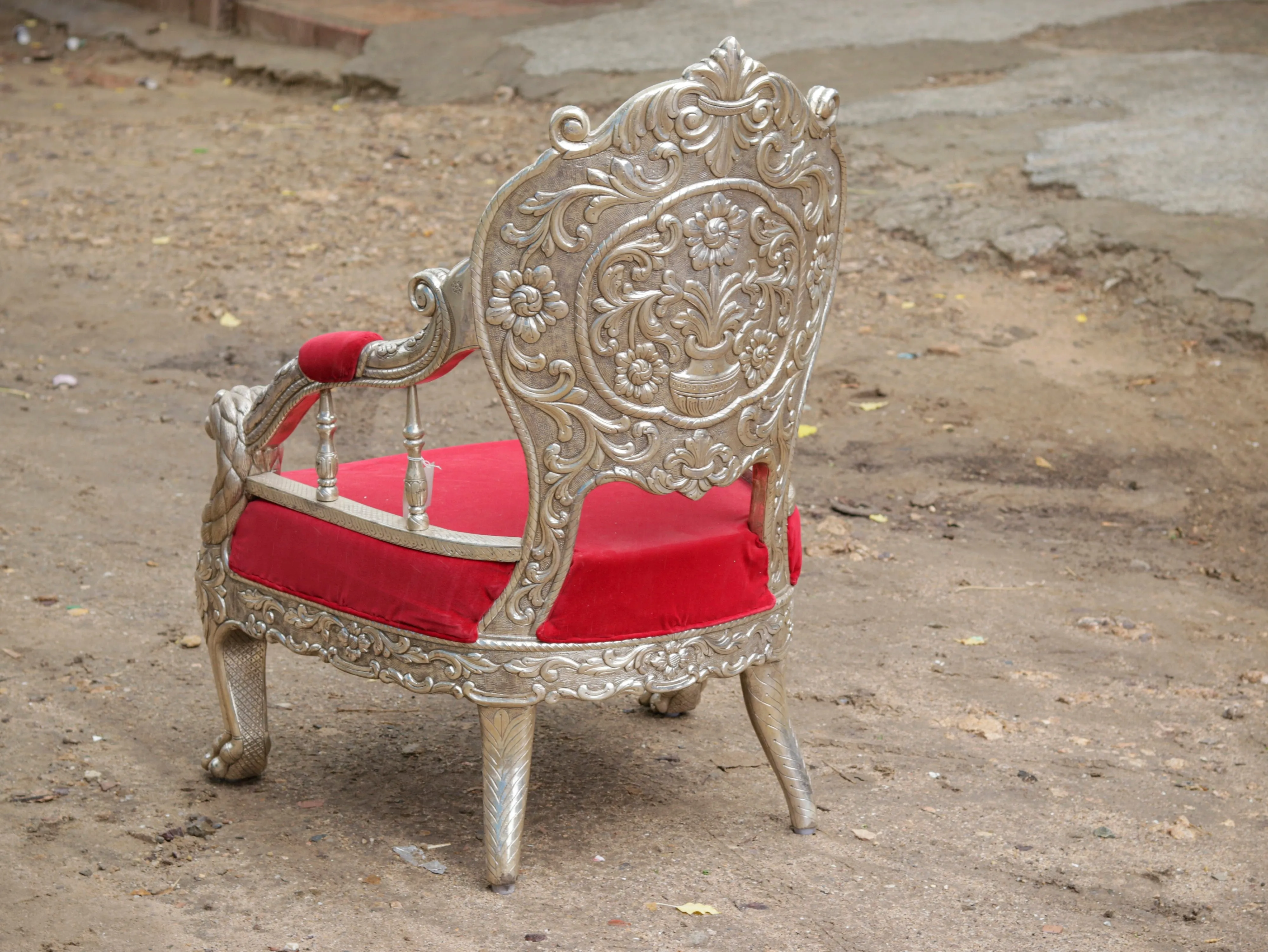 White Metal Fitted Royal Sofa Set