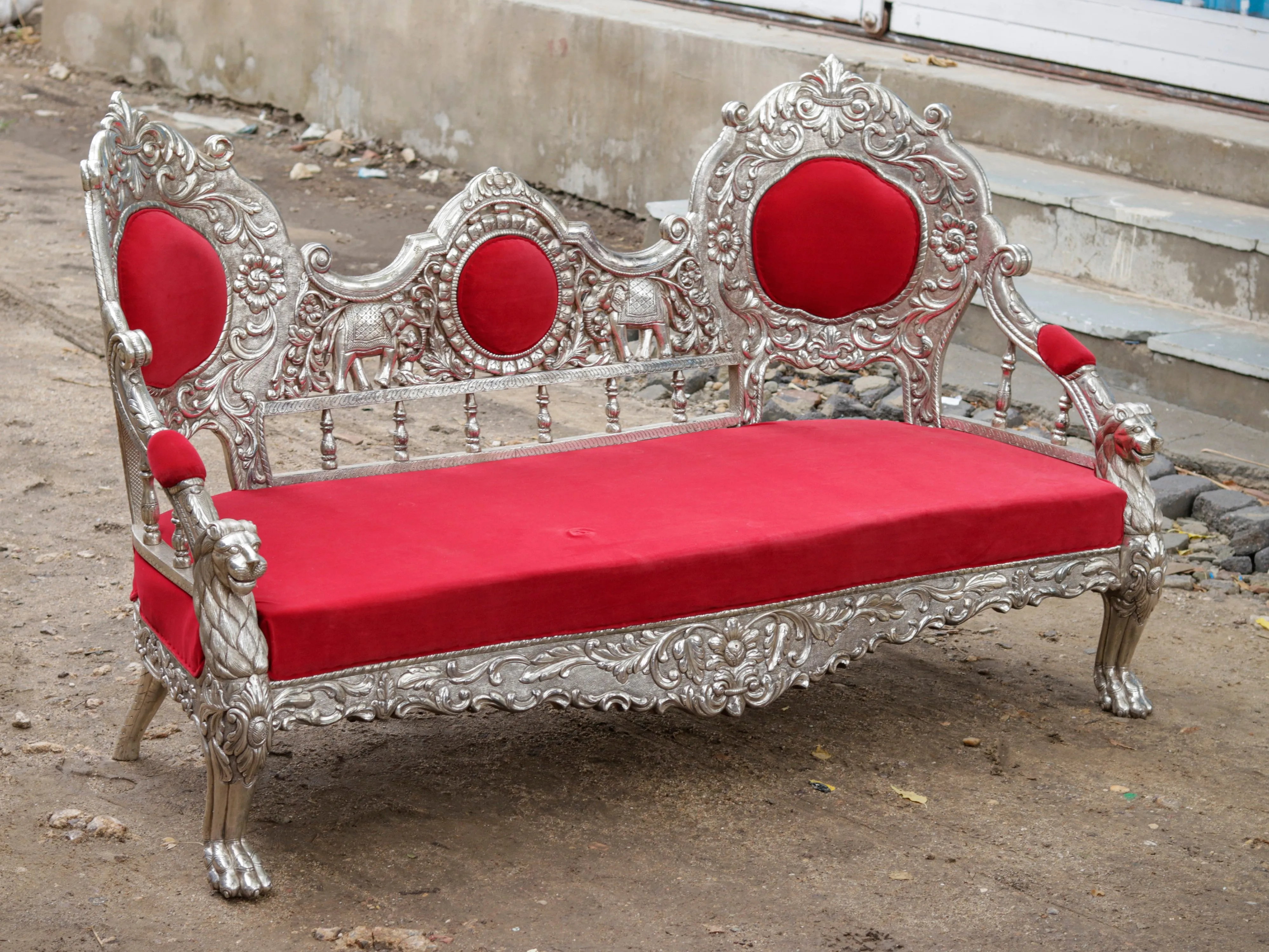 White Metal Fitted Royal Sofa Set